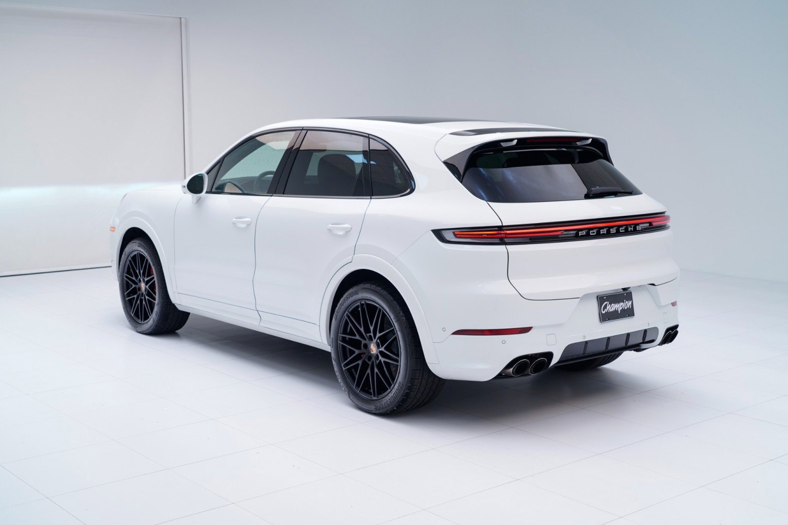 Used 2025 Porsche Cayenne S image 3