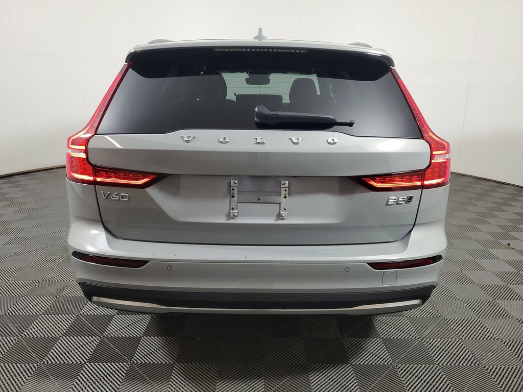 Used 2025 Volvo V60 B5 Cross Country Plus AWD/4WD image 7