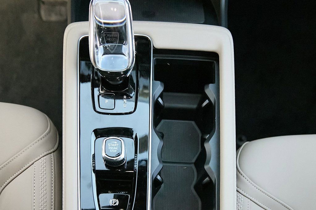 New 2026 Volvo XC90 T8 Plus w/ Protection Package Premier image 16