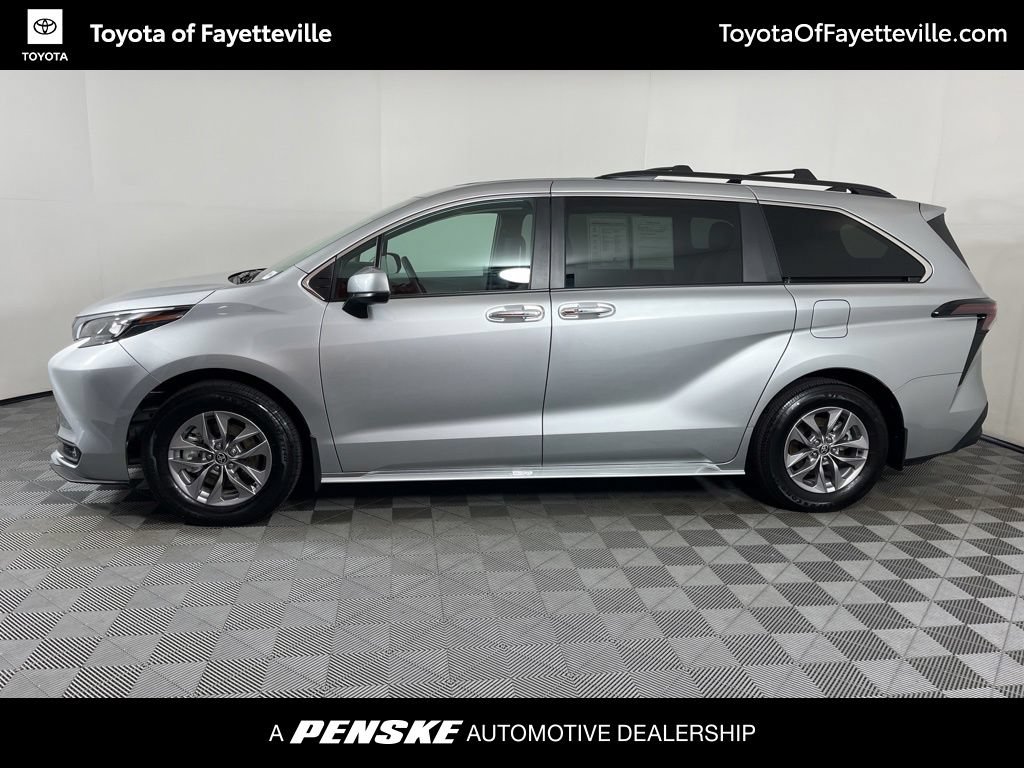 Certified 2025 Toyota Sienna XLE FWD image 2