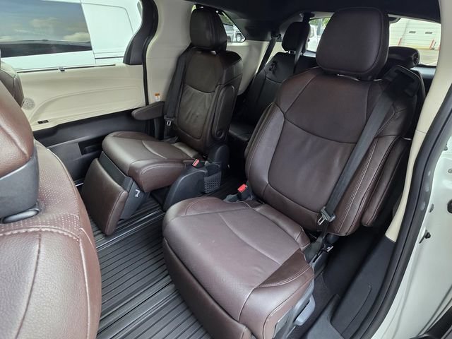Used 2024 Toyota Sienna Platinum AWD/4WD image 10