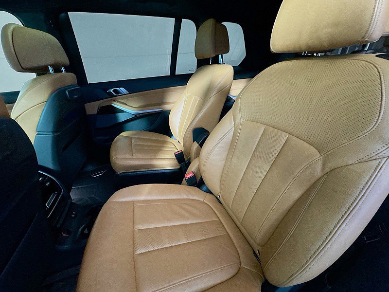 Used 2020 BMW X7 xDrive40i w/ Executive Package image 23