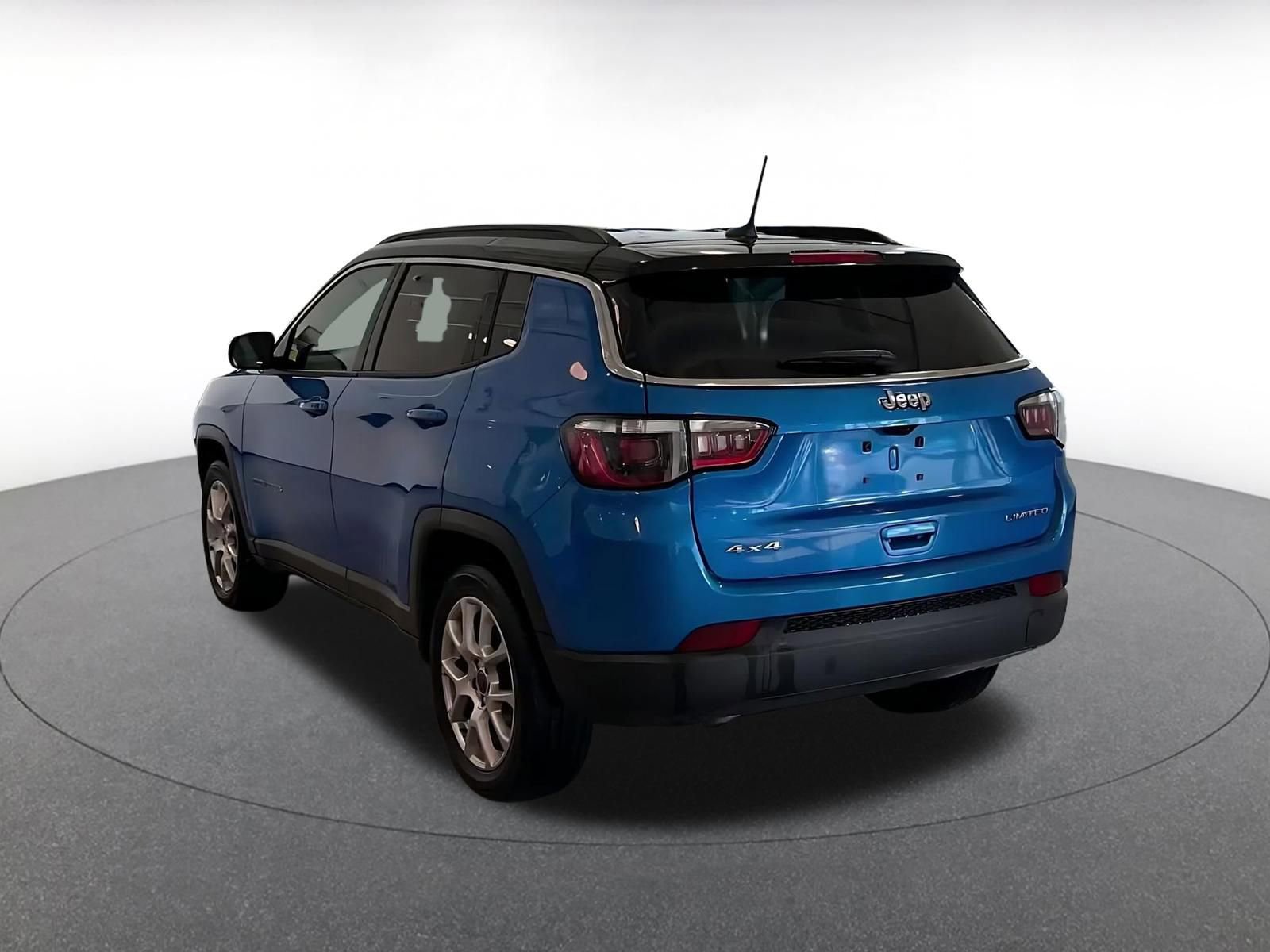 Used 2025 Jeep Compass Limited image 11