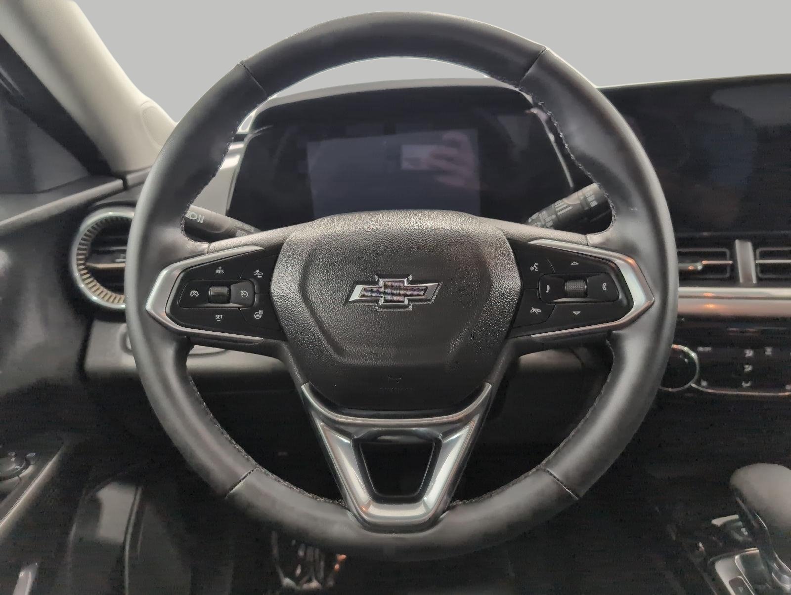 Used 2026 Chevrolet Trax ACTIV w/ Sunroof Package FWD image 5