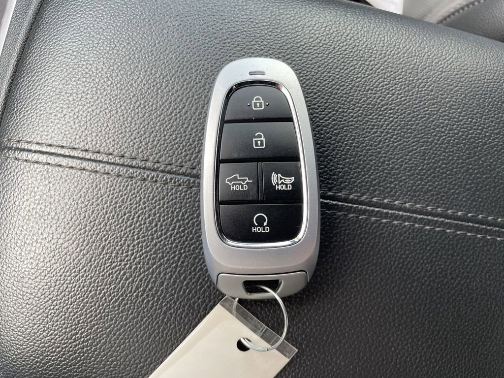 Used 2023 Hyundai Santa Cruz Limited image 25