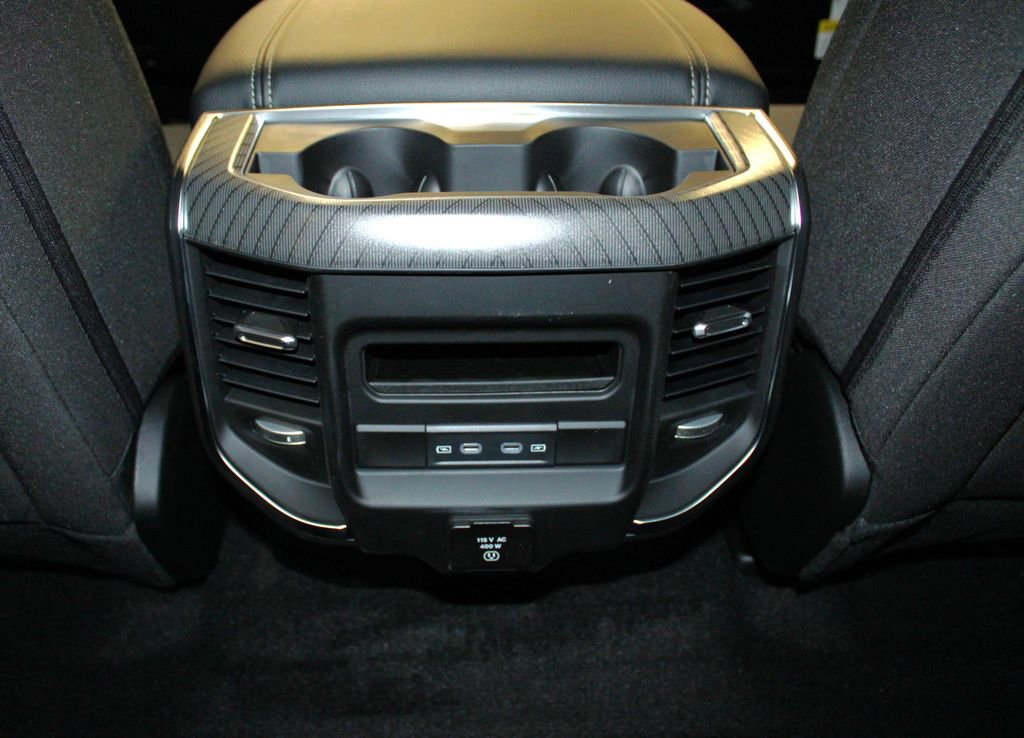 New 2026 RAM 1500 4x4 Crew Cab image 33