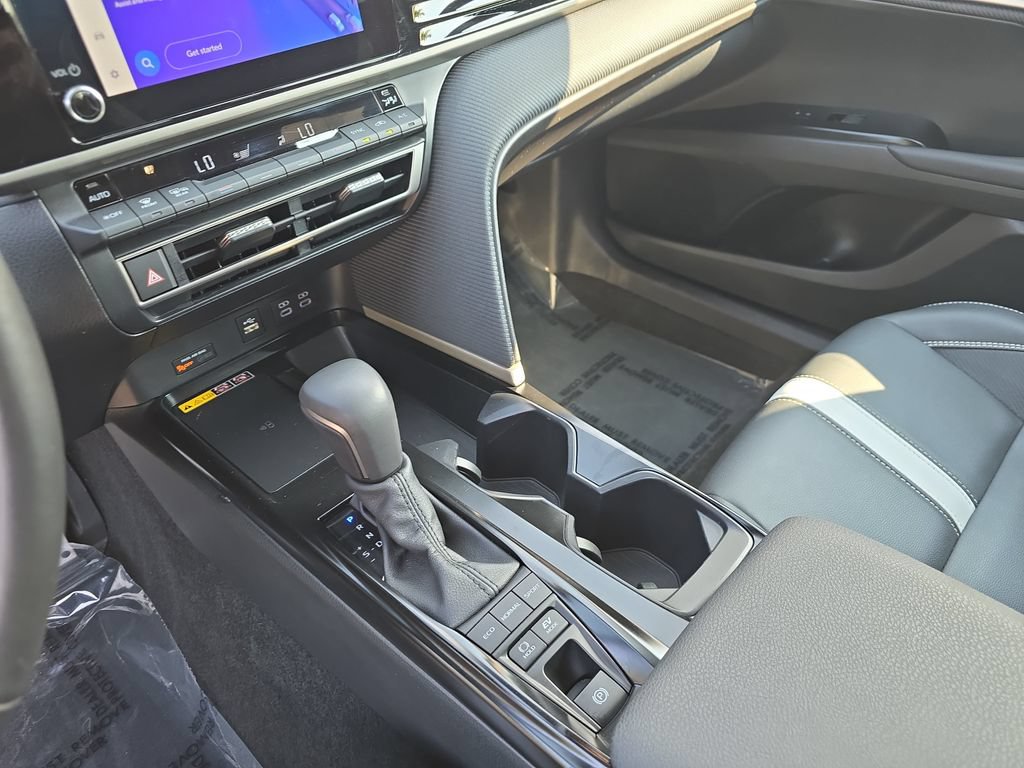 Used 2025 Toyota Camry SE w/ Convenience Package FWD image 25