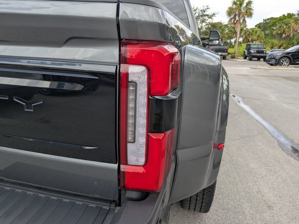 Used 2026 Ford F350 Platinum AWD/4WD image 13