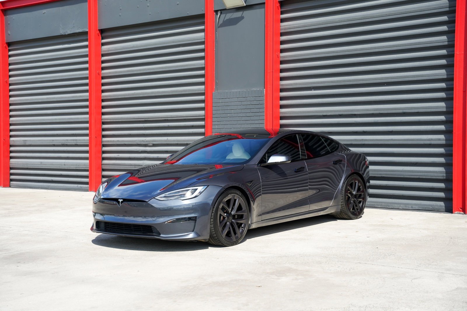 Used 2022 Tesla Model S Plaid image 1