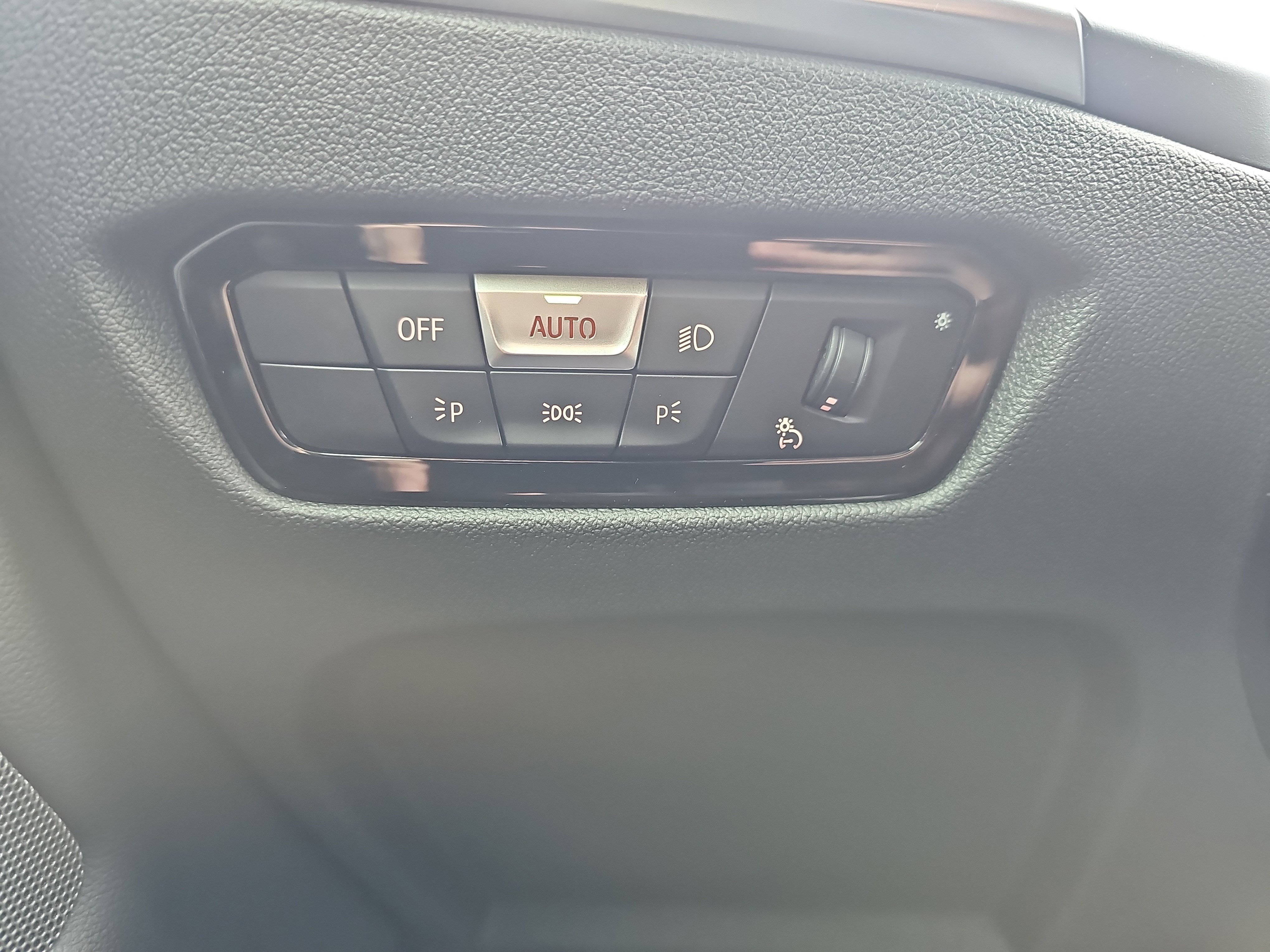 Certified 2025 BMW i4 eDrive40 w/ Premium Package RWD image 28