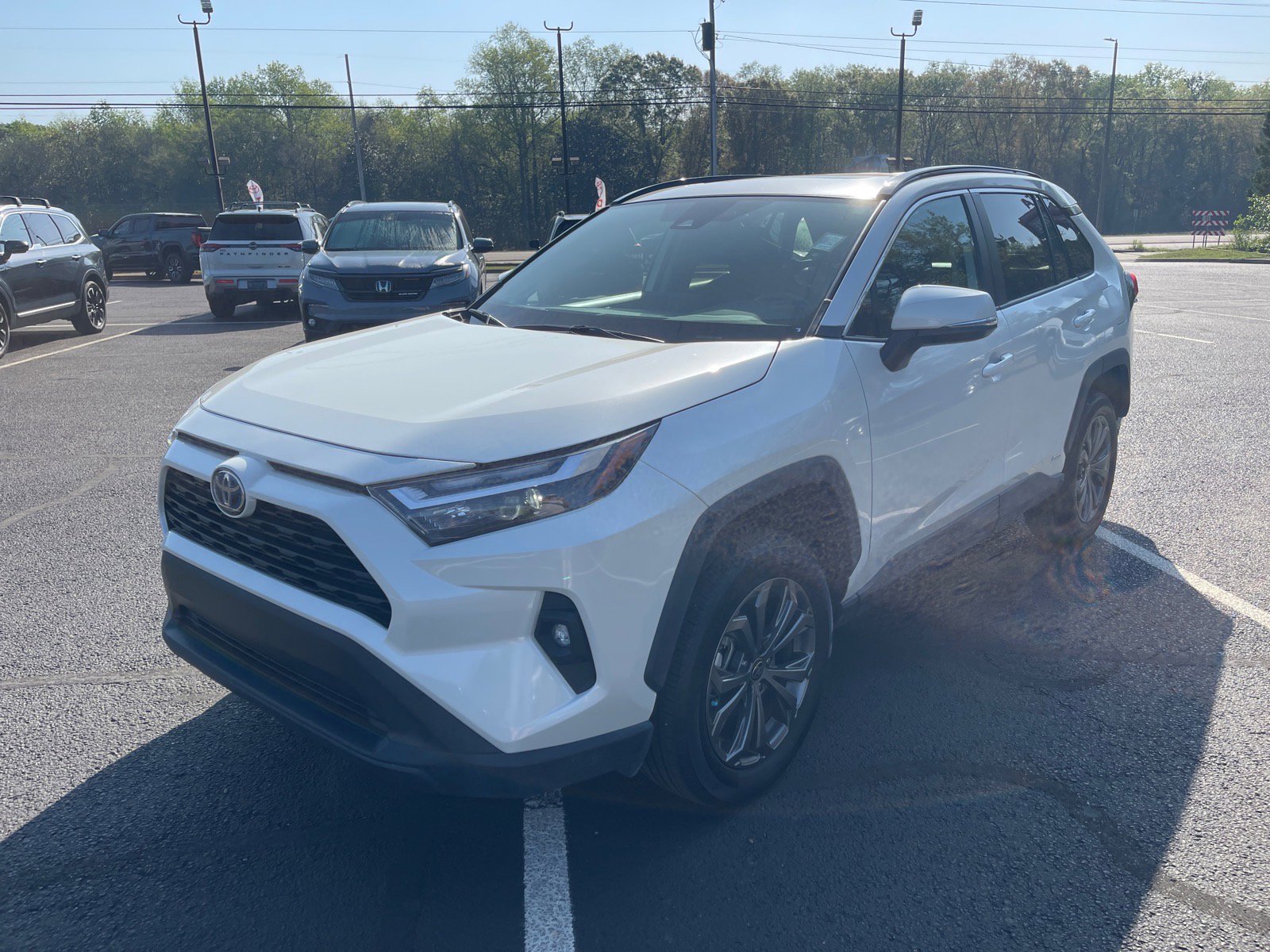 Used 2022 Toyota RAV4 XLE Premium image 3