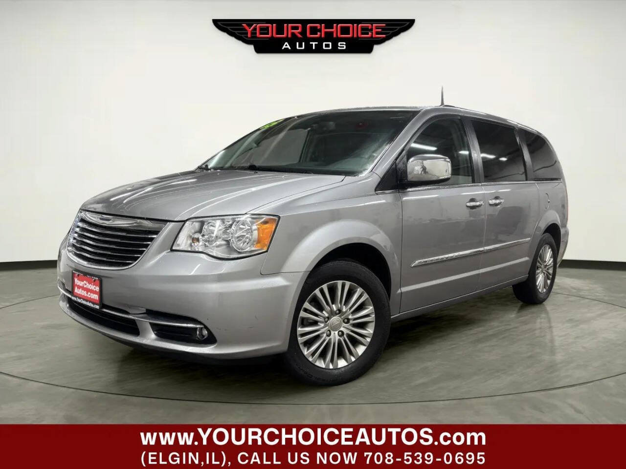 Used 2015 Chrysler Town & Country Touring-L w/ Driver Convenience Group FWD image 1
