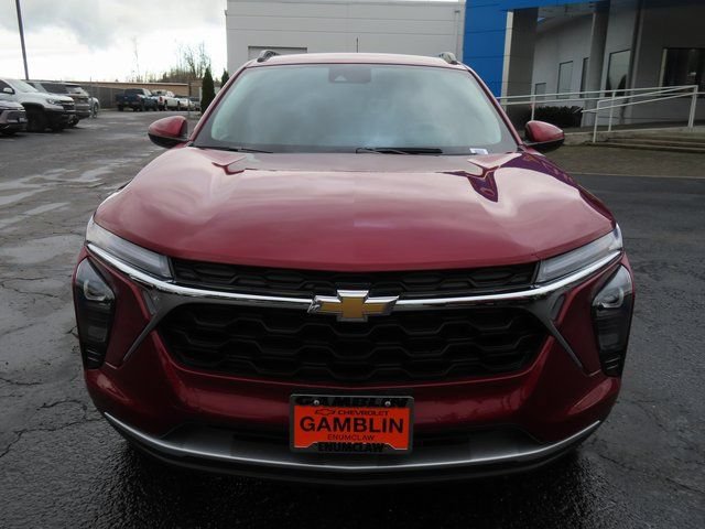 Used 2025 Chevrolet Trax LT w/ Driver Confidence Package FWD image 2