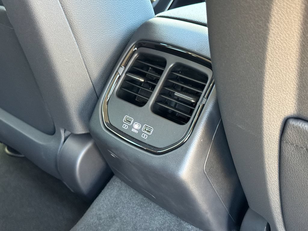 New 2027 VinFast VF 8 Eco AWD/4WD image 18