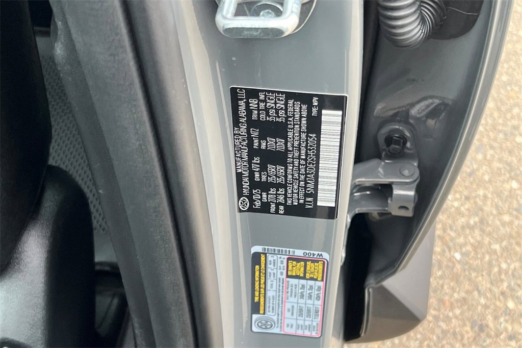 Used 2025 Hyundai Tucson SE image 32