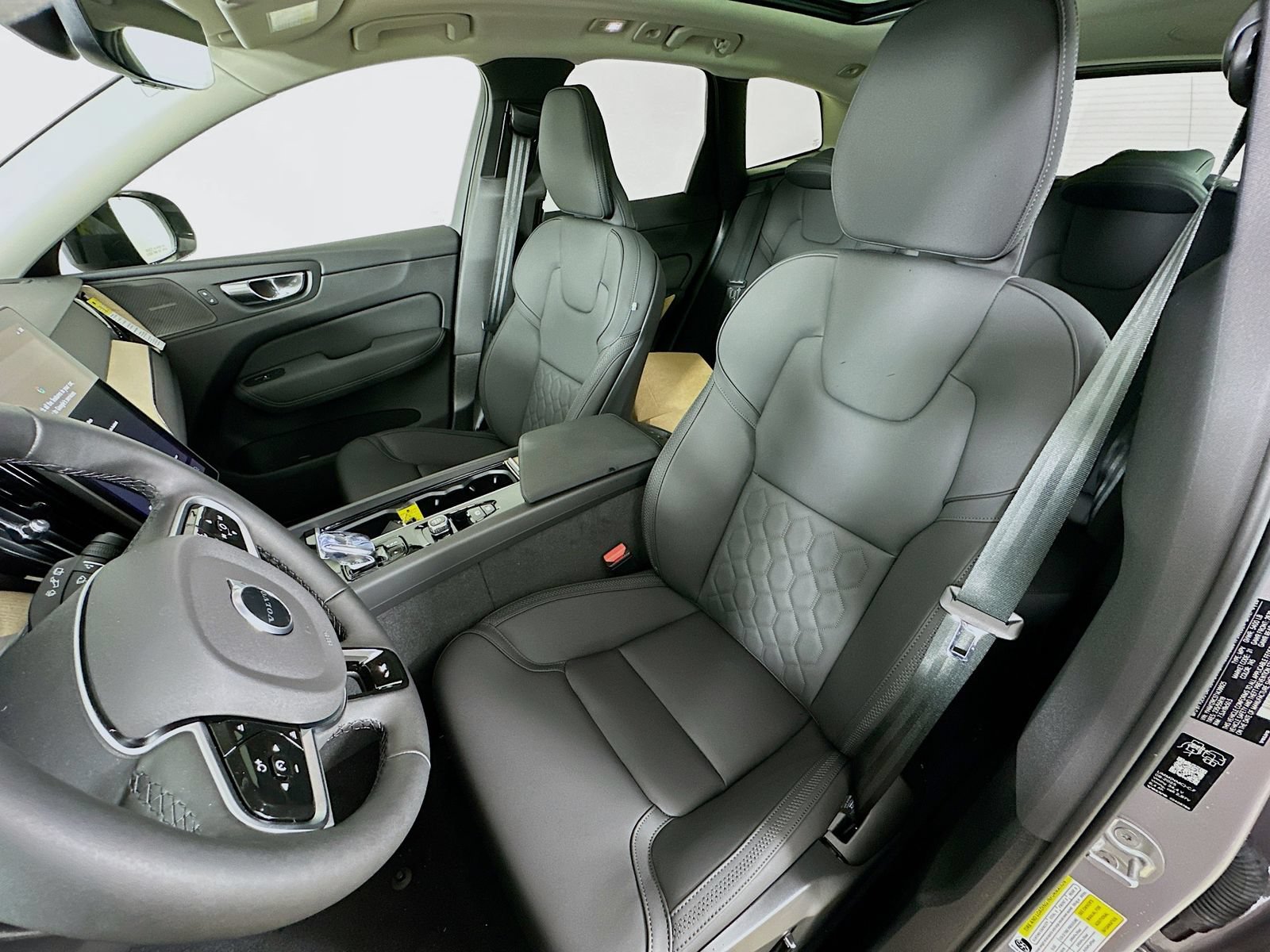 New 2026 Volvo XC60 B5 Plus w/ Protection Package Premier AWD/4WD image 35