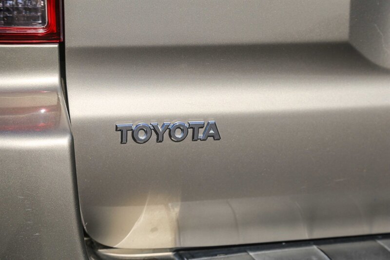 Used 2006 Toyota 4Runner SR5 RWD image 32