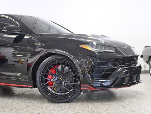Used 2022 Lamborghini Urus AWD/4WD image 2