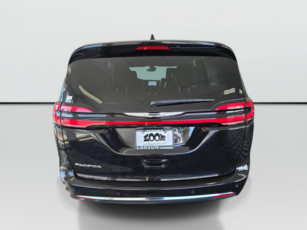 Used 2025 Chrysler Pacifica Select FWD image 4