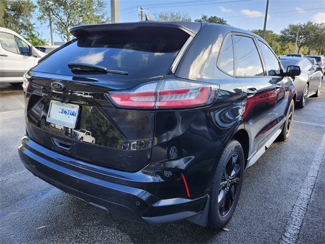 Used 2024 Ford Edge SE w/ Black Appearance Package image 4