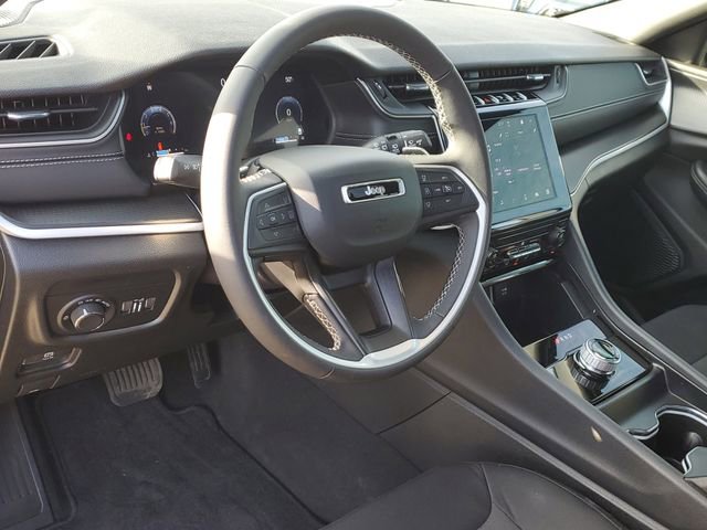 Used 2025 Jeep Grand Cherokee Laredo X image 20