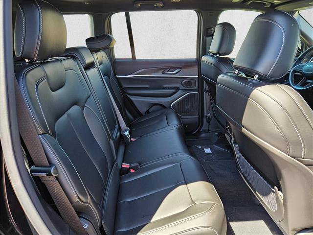 New 2026 Jeep Grand Cherokee Limited w/ Limited Altitude Package AWD/4WD image 15