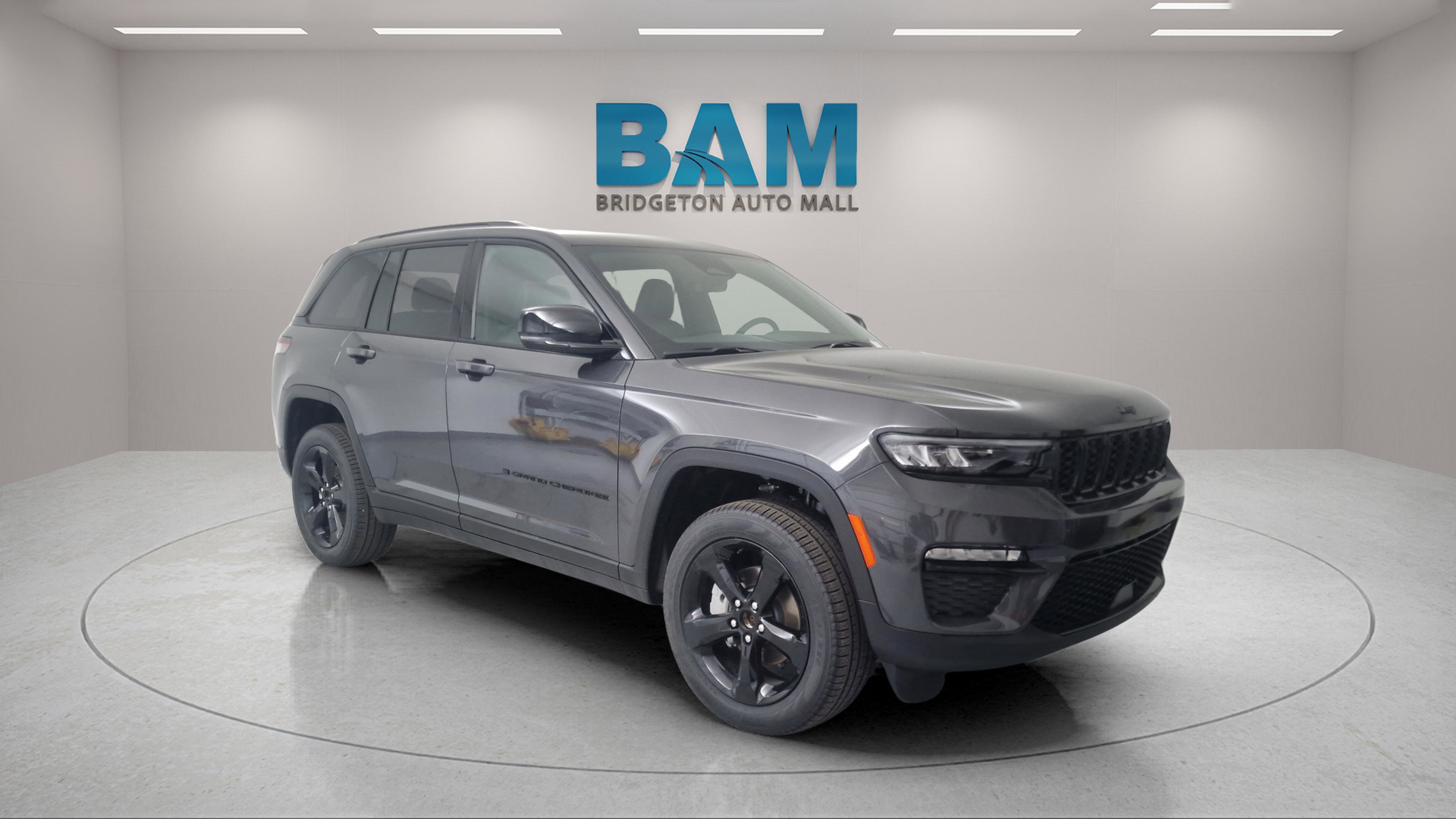 New 2025 Jeep Grand Cherokee Limited w/ Black Appearance Package