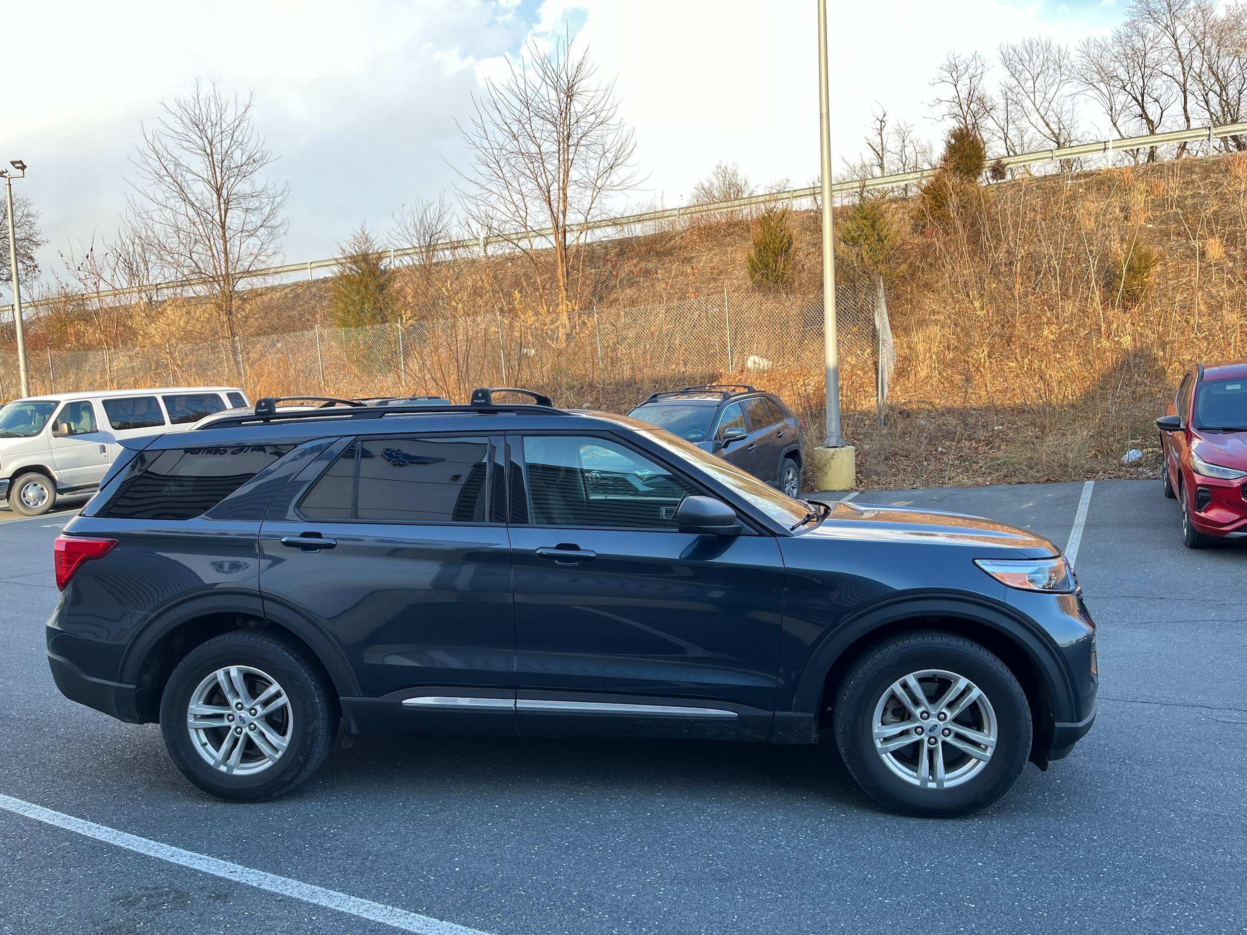 Certified 2023 Ford Explorer XLT w/ Class IV Trailer Tow Package AWD/4WD image 4
