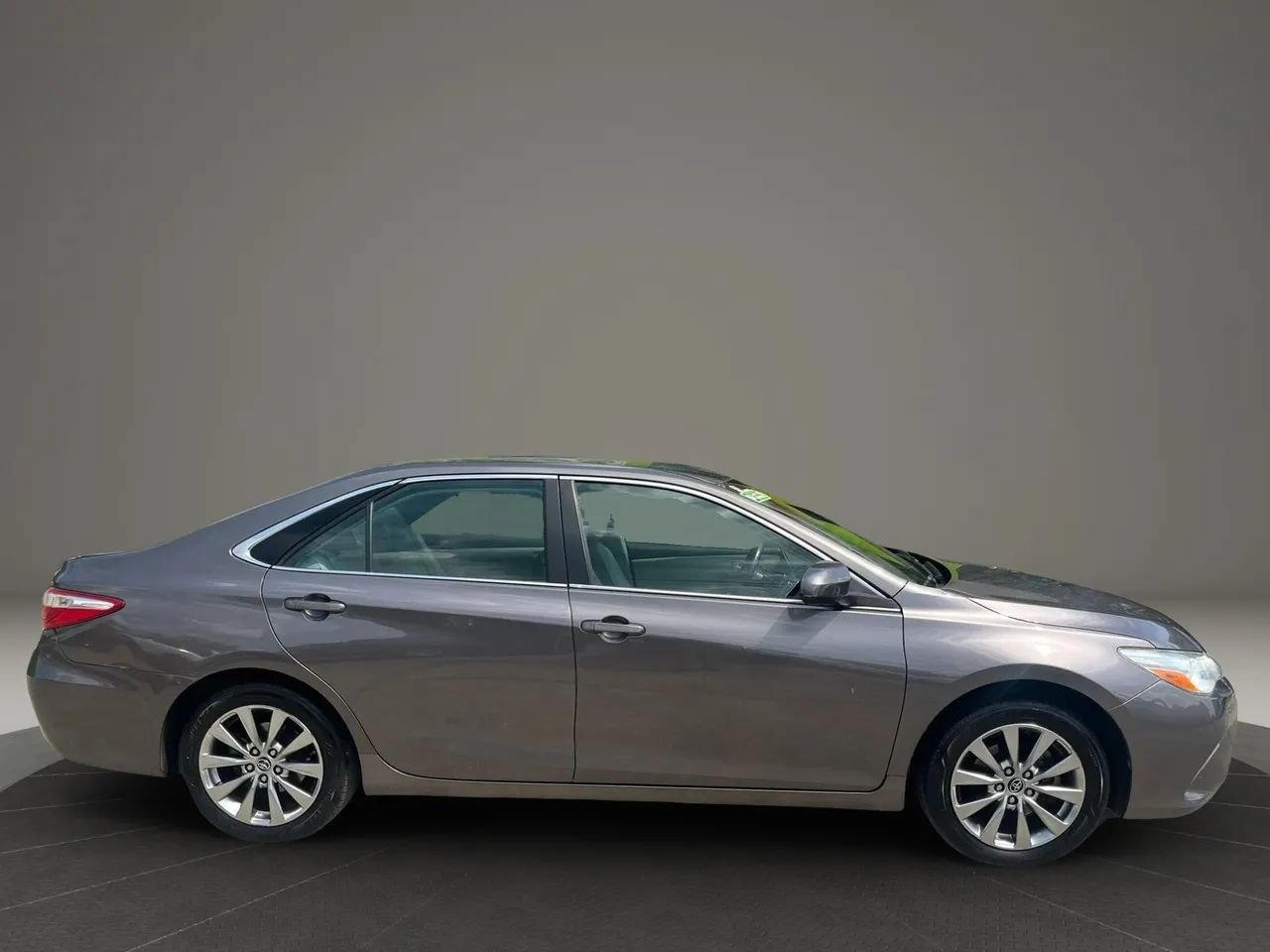 Used 2015 Toyota Camry XLE FWD image 8