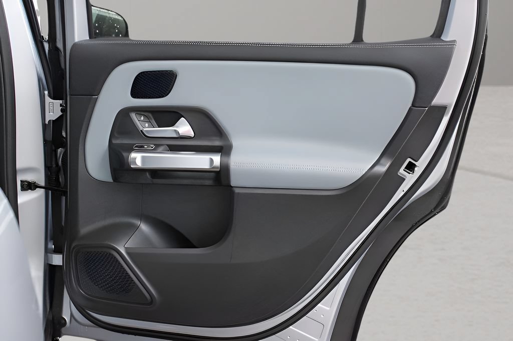 Used 2026 Mercedes-Benz GLB 250 image 12