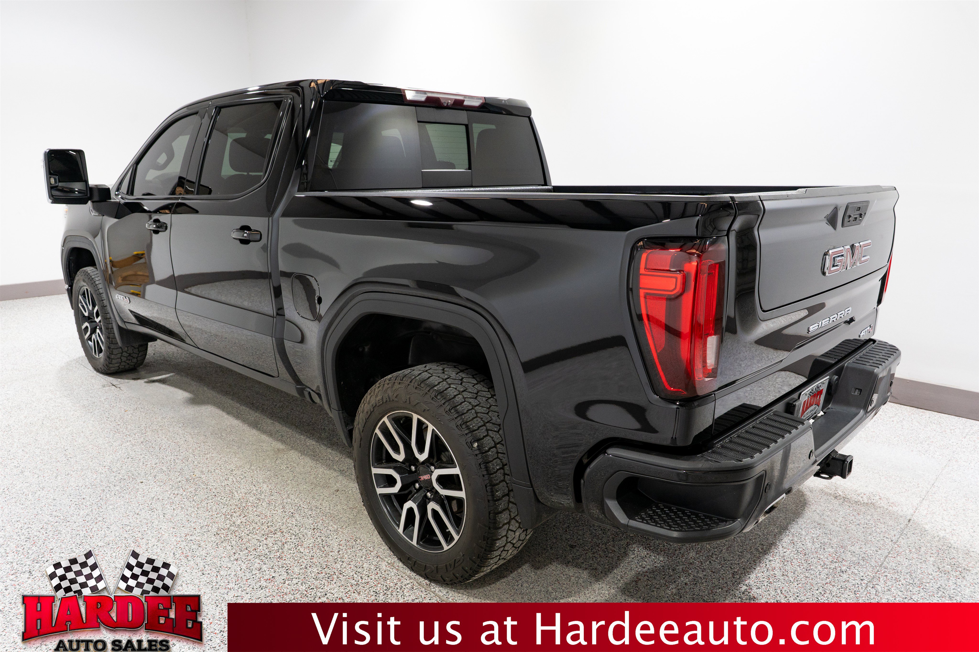 Used 2021 GMC Sierra 1500 AT4 w/ AT4 Value Package AWD/4WD image 3