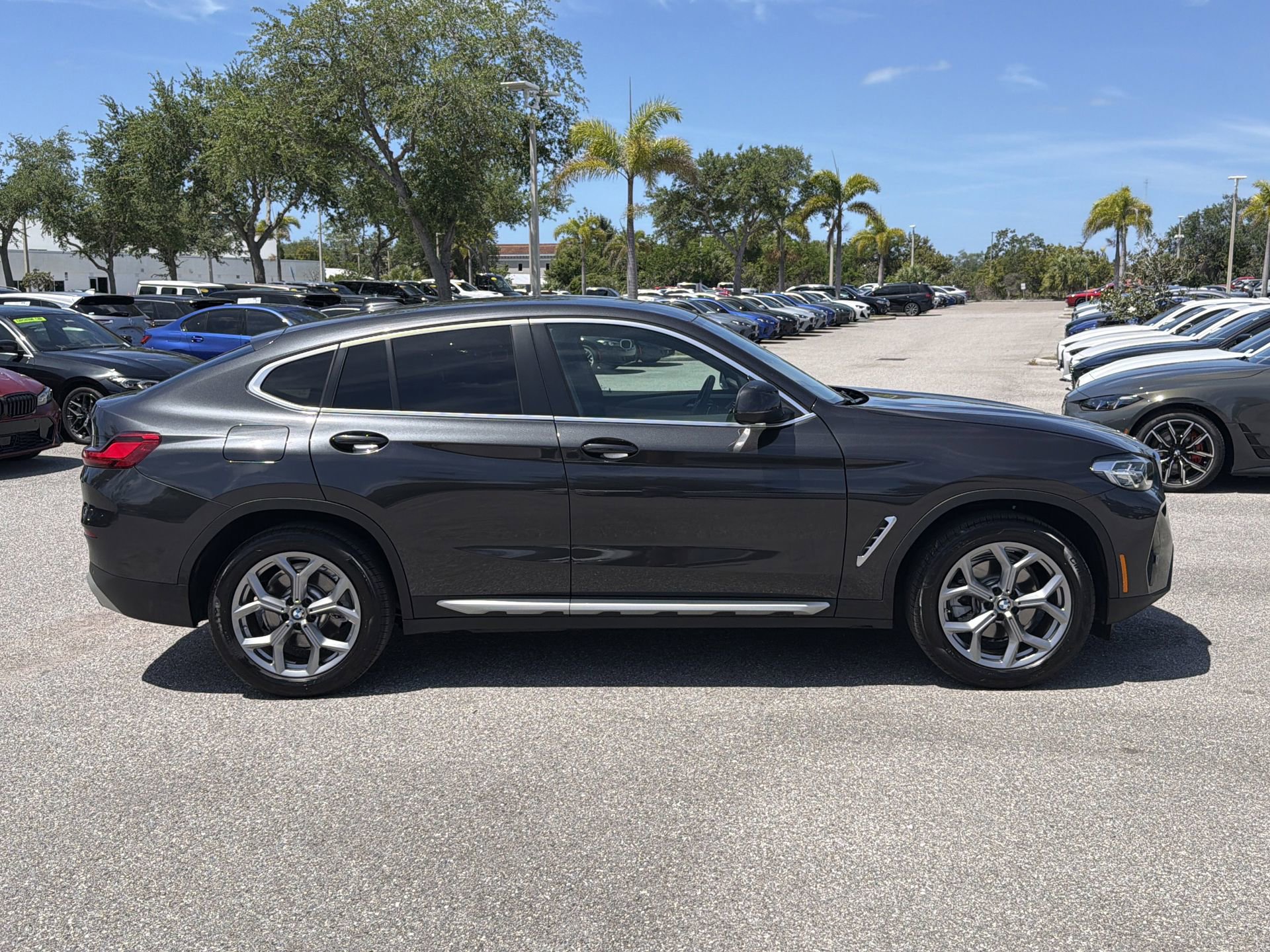 Certified 2025 BMW X4 xDrive30i w/ Premium Package image 3