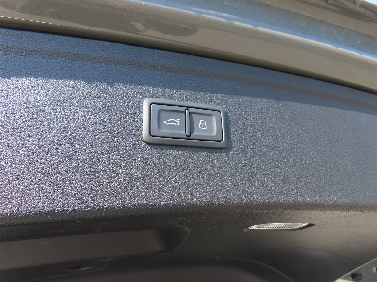 Used 2023 Audi SQ5 Premium w/ Convenience Package image 43