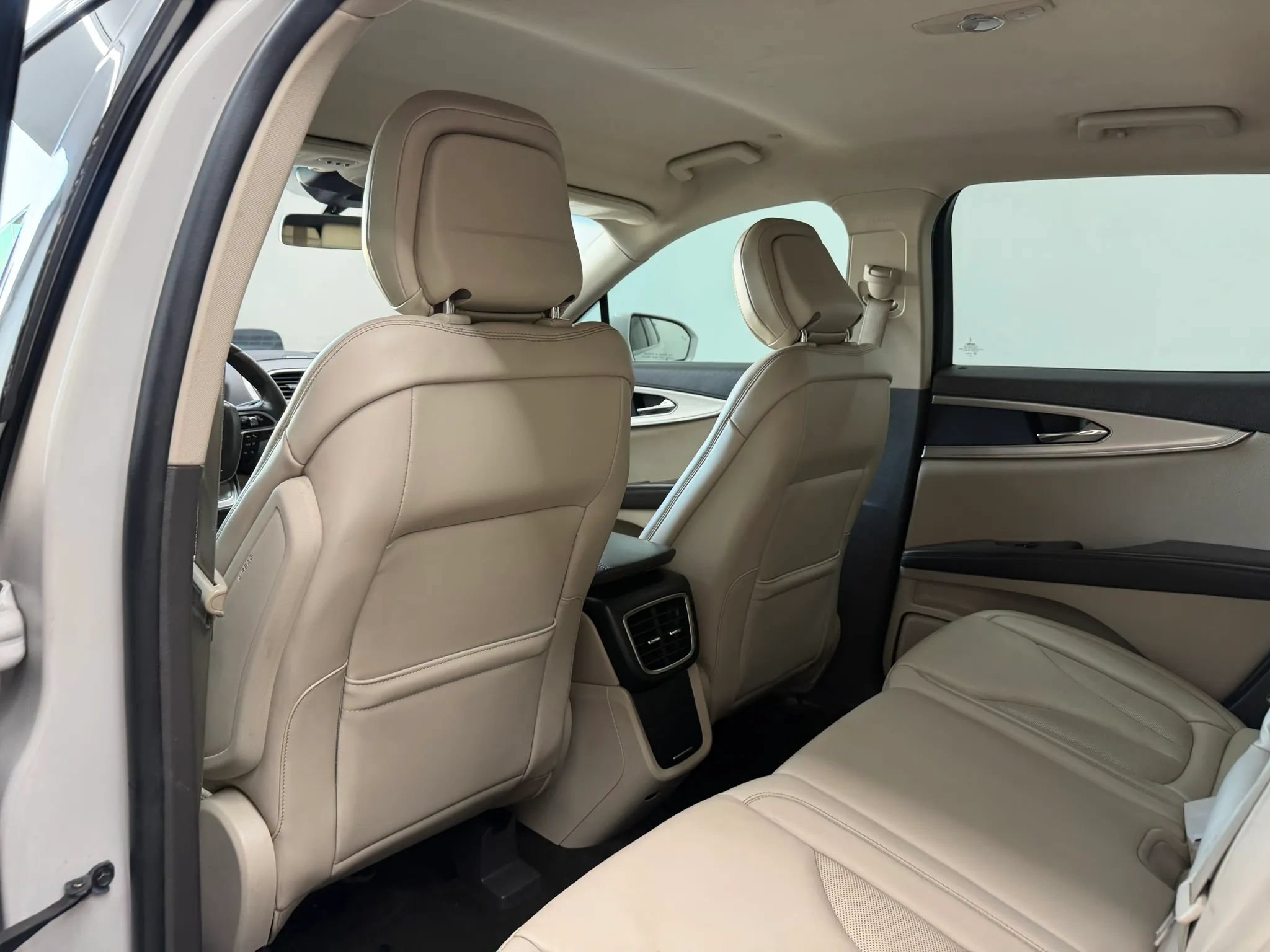Used 2020 Lincoln Nautilus FWD w/ Equipment Group 101A image 19