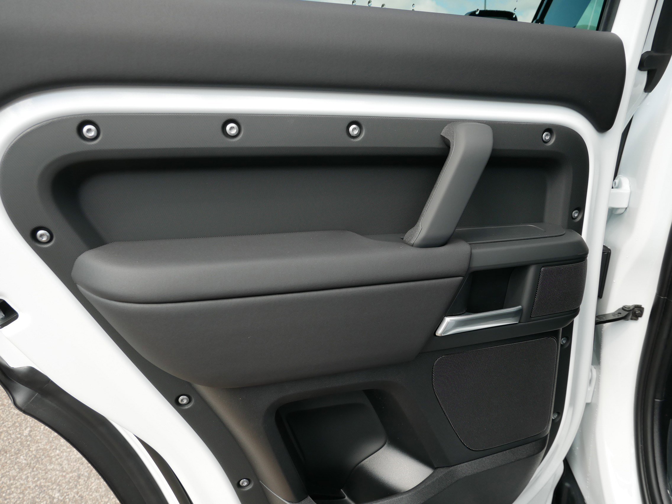 New 2025 Land Rover Defender 130 X-Dynamic SE image 7