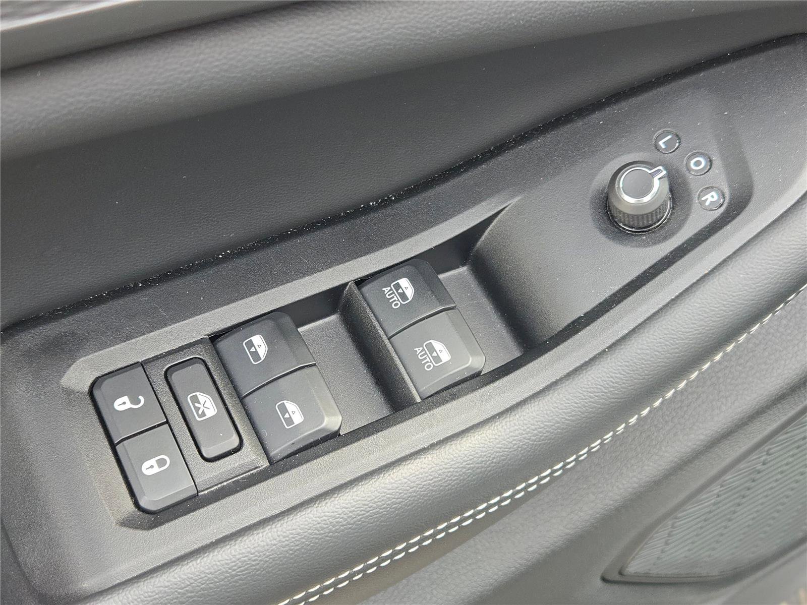 Used 2024 Jeep Grand Cherokee Laredo X image 23