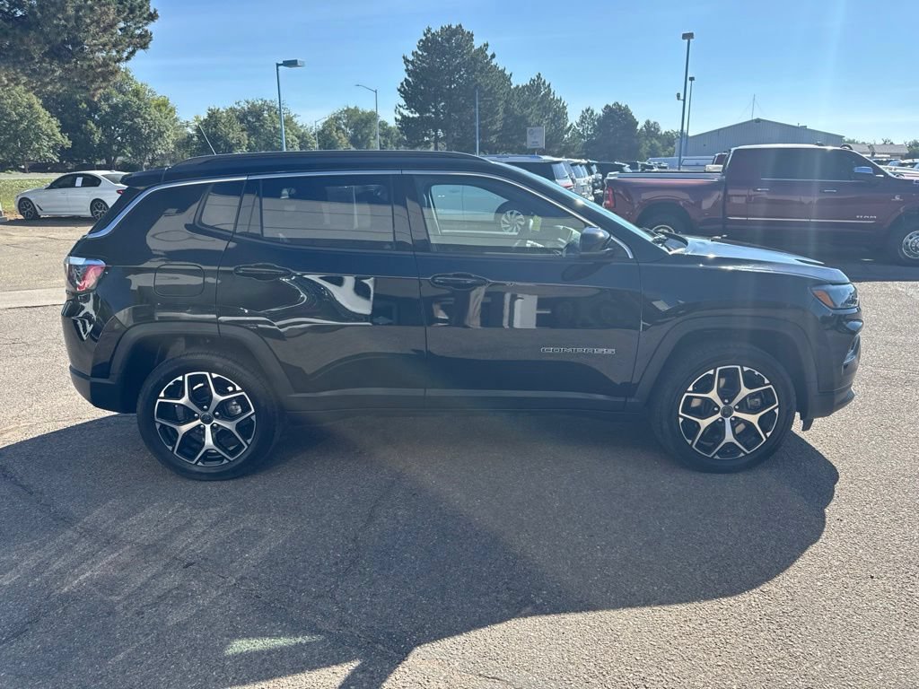 Used 2025 Jeep Compass Trailhawk AWD/4WD image 5