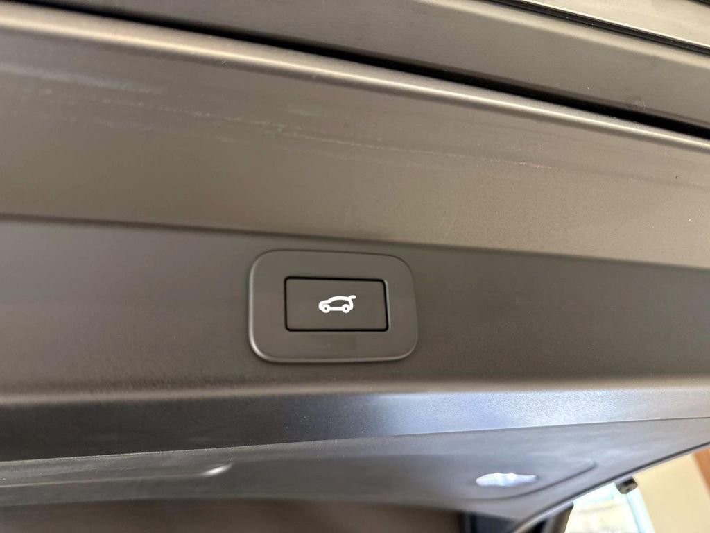 New 2025 Land Rover Range Rover Sport Dynamic SE image 12