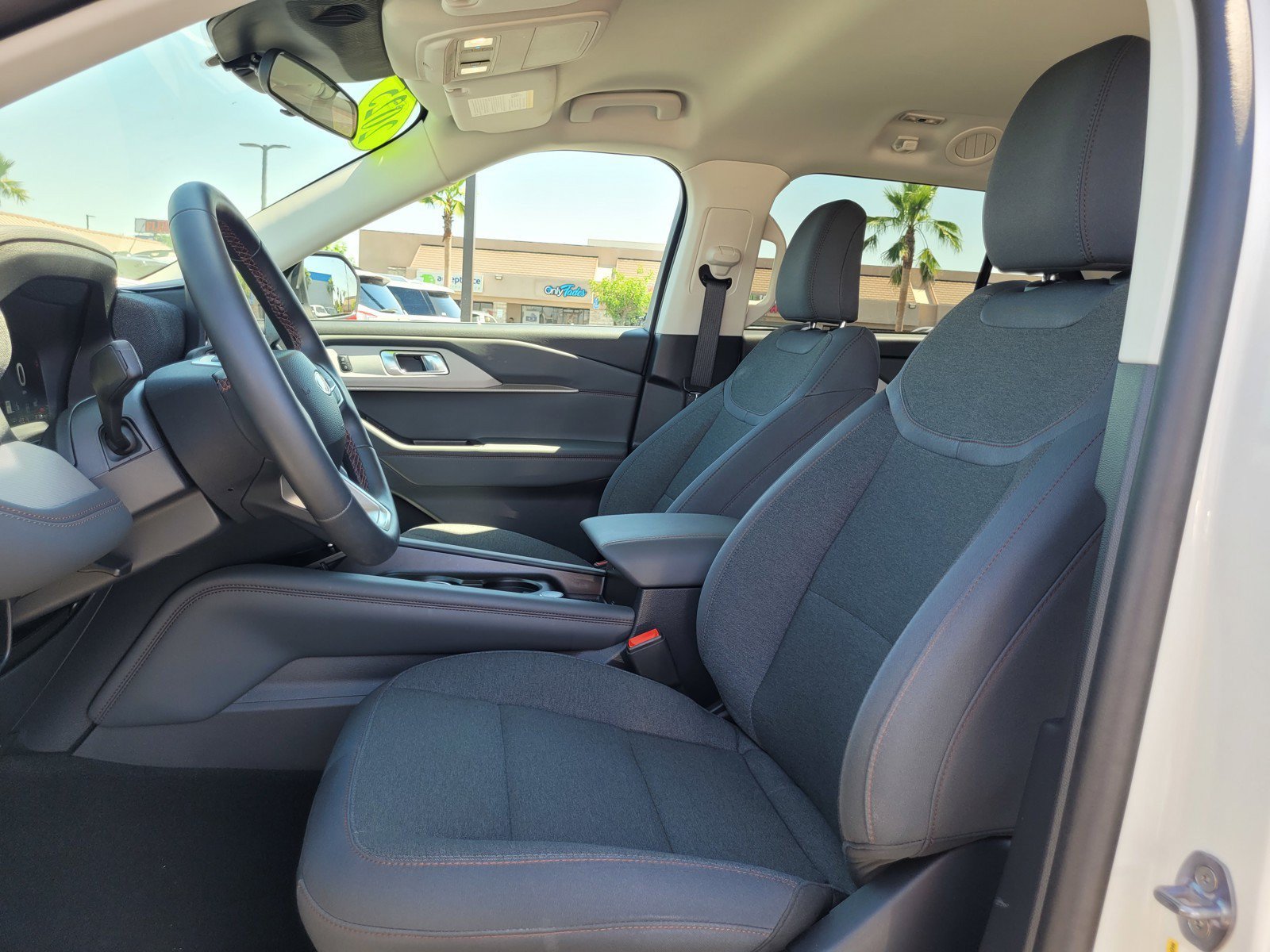 Used 2025 Ford Explorer Active RWD image 11