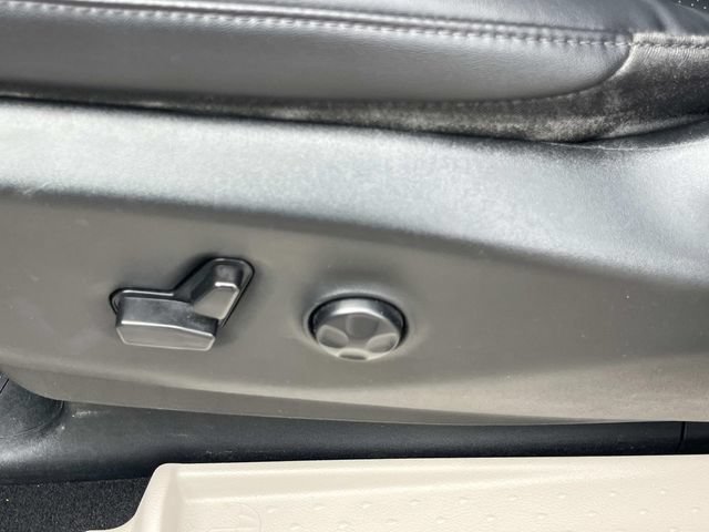 Used 2024 Chrysler Pacifica Touring-L FWD image 28