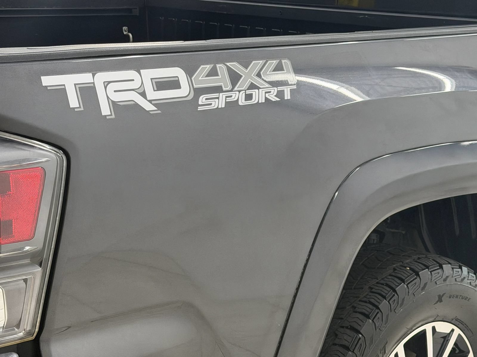 Used 2020 Toyota Tacoma TRD Sport AWD/4WD image 10