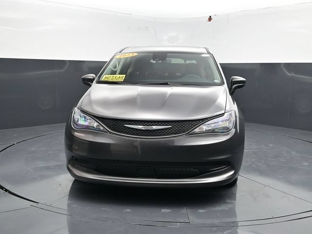 Used 2023 Chrysler Voyager LX FWD video 2
