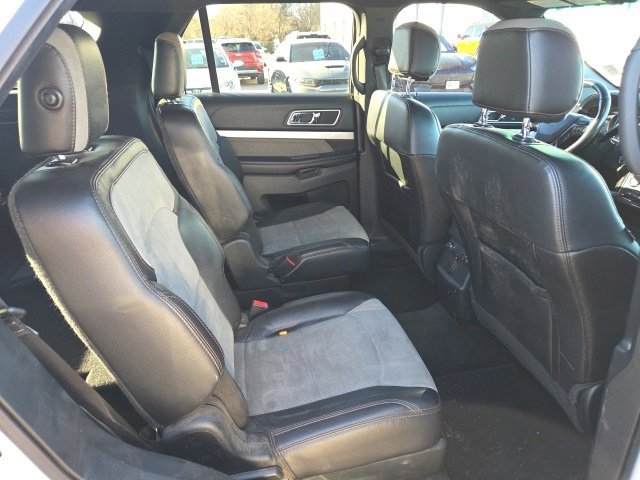 Used 2017 Ford Explorer XLT w/ Equipment Group 202A image 13