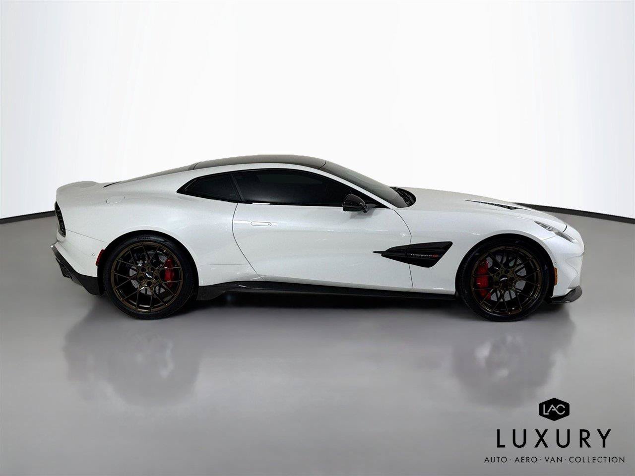 Used 2025 Aston Martin Vanquish RWD image 5