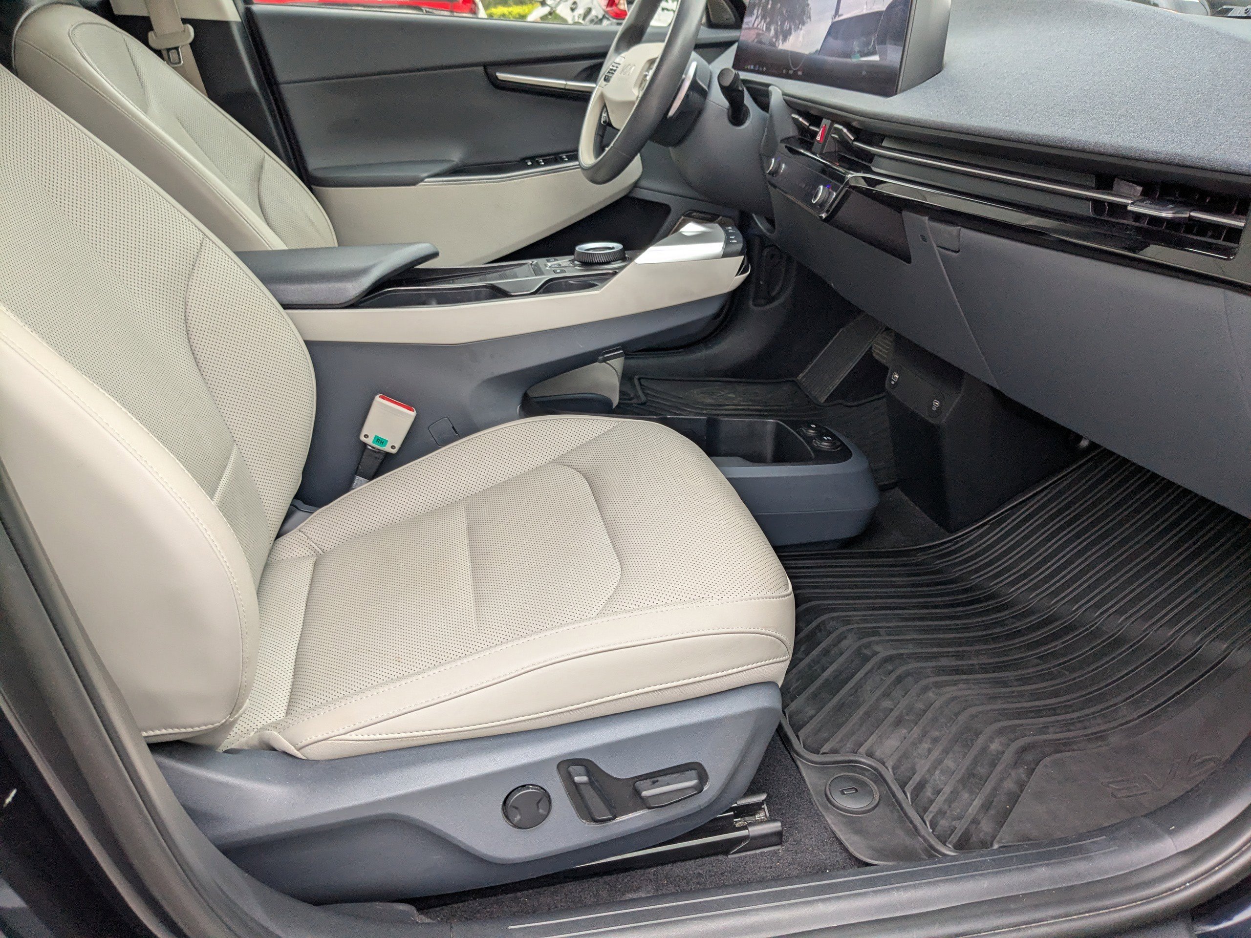 Used 2022 Kia EV6 Wind RWD image 20