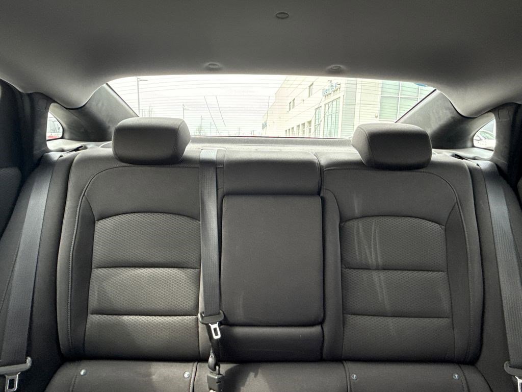 Used 2017 Chevrolet Malibu LT image 19