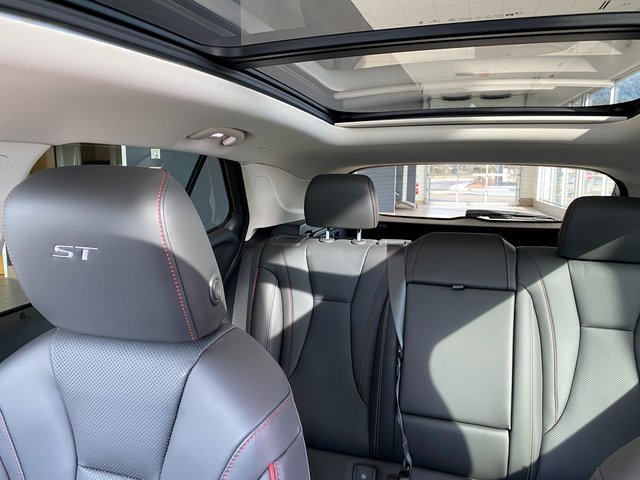 Used 2023 Buick Envision Essence w/ Sport Touring Package image 13