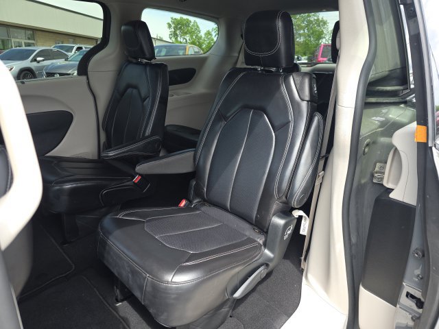 Used 2023 Chrysler Pacifica Touring-L FWD image 30