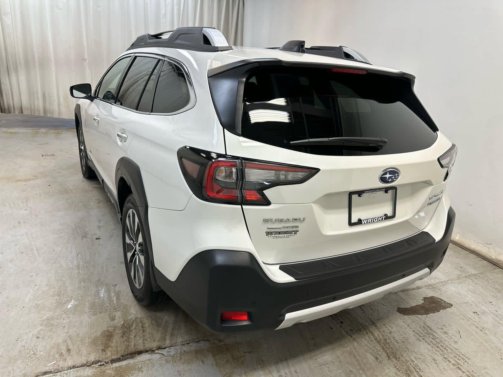 Used 2025 Subaru Outback Touring XT AWD/4WD image 2