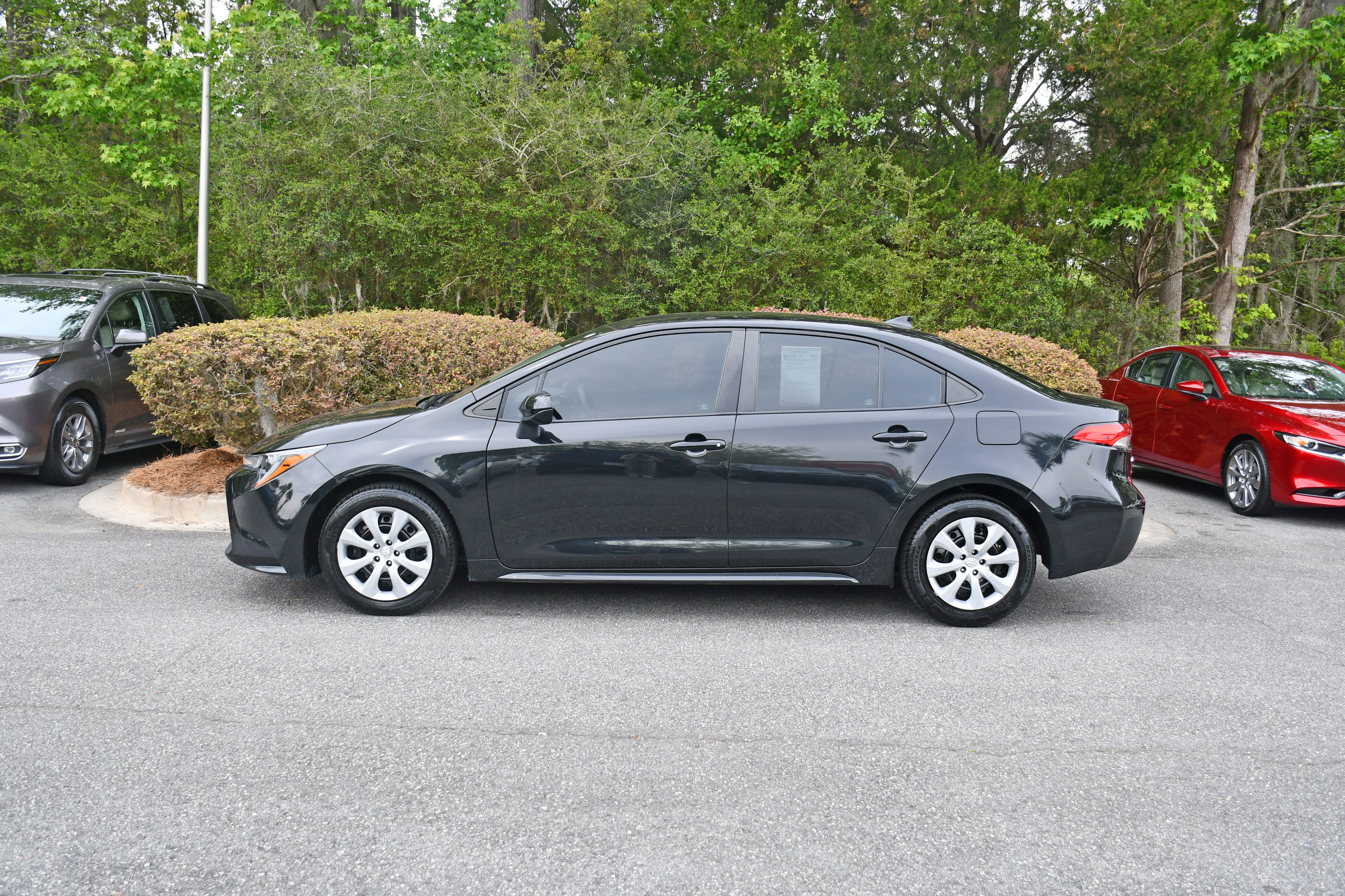 Certified 2022 Toyota Corolla LE FWD image 2